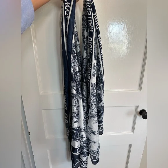 Toile de Jouy 100% Silk Sauvage Scarf - Picture 8 of 8